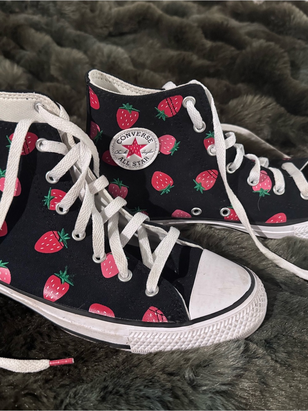 Converse Chuck Taylor All Star Strawberry Print High Top Sneakers ๐ - Picture 3 of 9